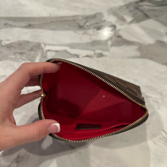 LOUIS VUITTON BAG - Picture 2 of 3